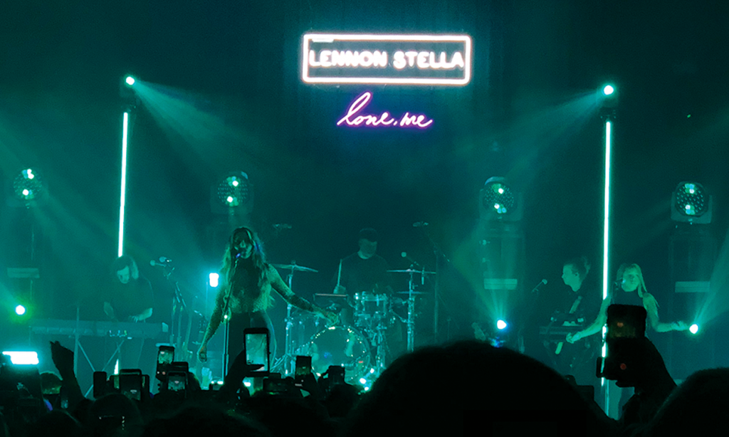 Lennon Stella Live